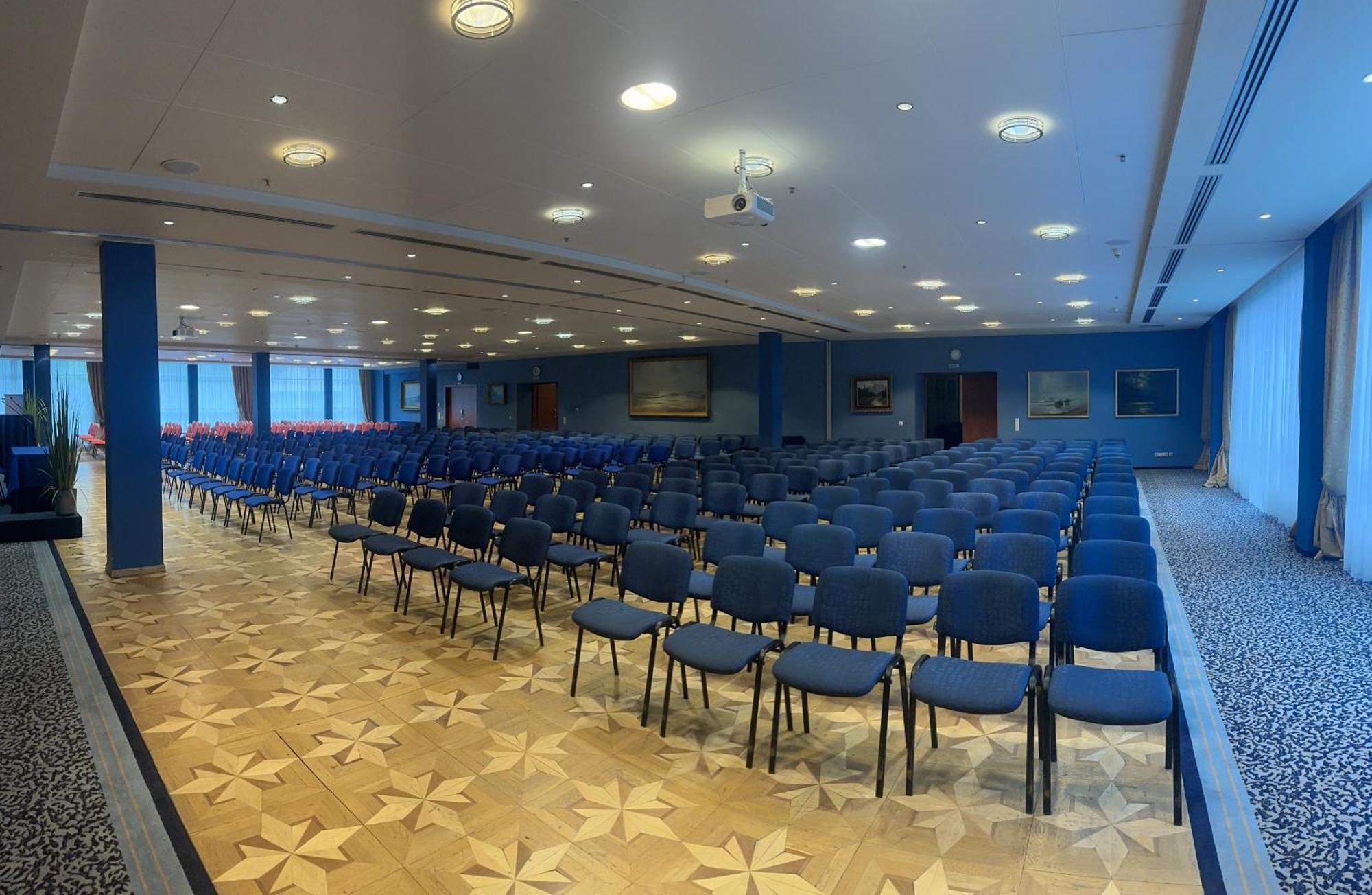 Vilnius Park Plaza Hotel, Restaurant & Terrace, Panorama Bar, Conference & Banquet Center Bagian luar foto