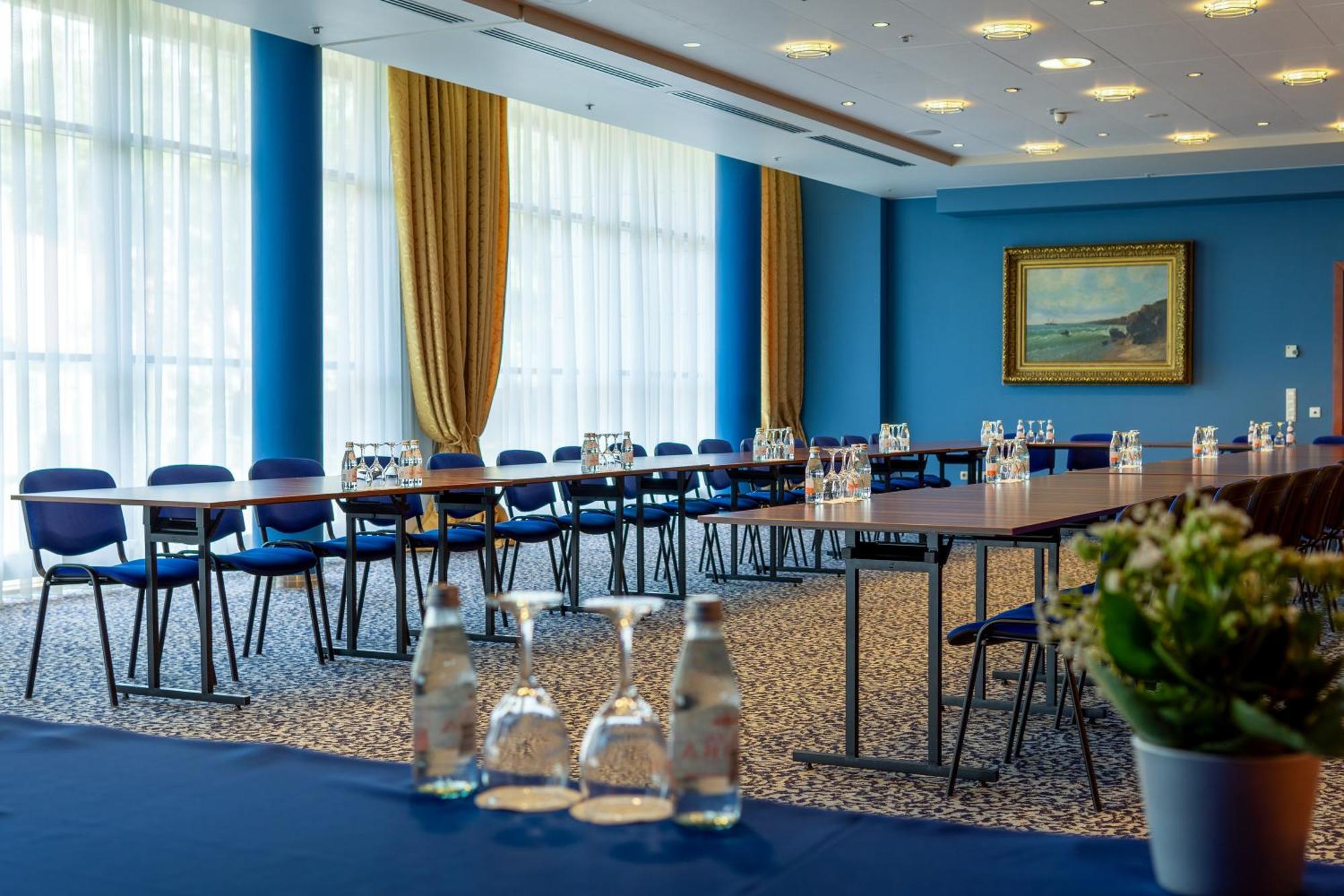 Vilnius Park Plaza Hotel, Restaurant & Terrace, Panorama Bar, Conference & Banquet Center Bagian luar foto