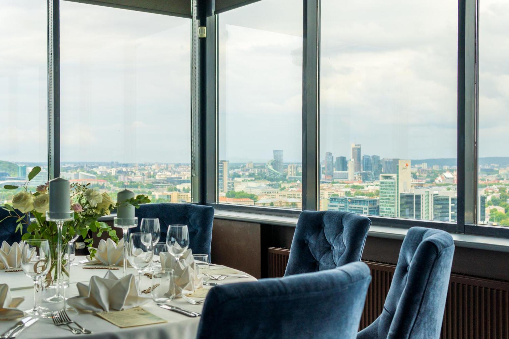 Vilnius Park Plaza Hotel, Restaurant & Terrace, Panorama Bar, Conference & Banquet Center Bagian luar foto