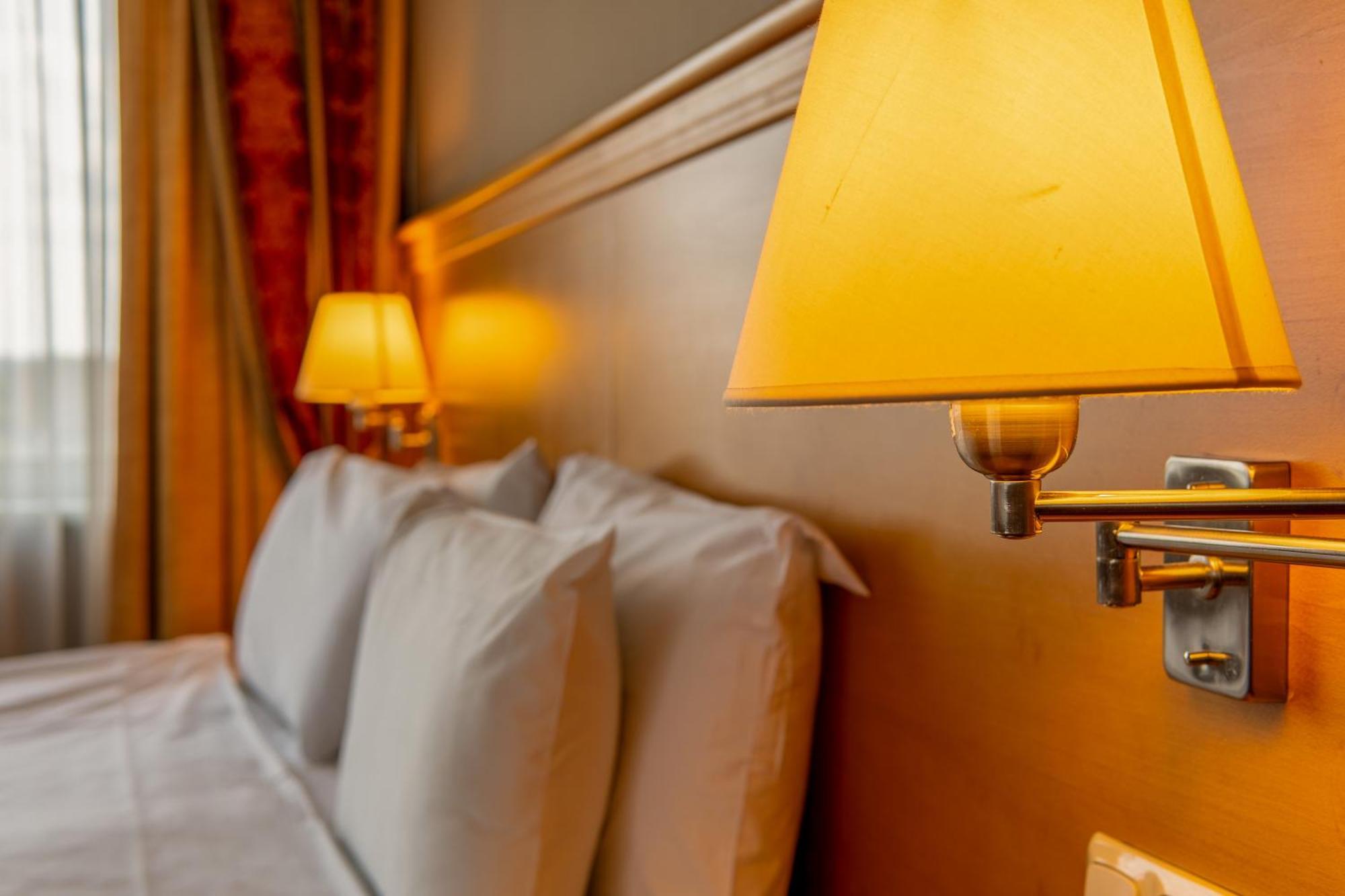 Vilnius Park Plaza Hotel, Restaurant & Terrace, Panorama Bar, Conference & Banquet Center Bagian luar foto