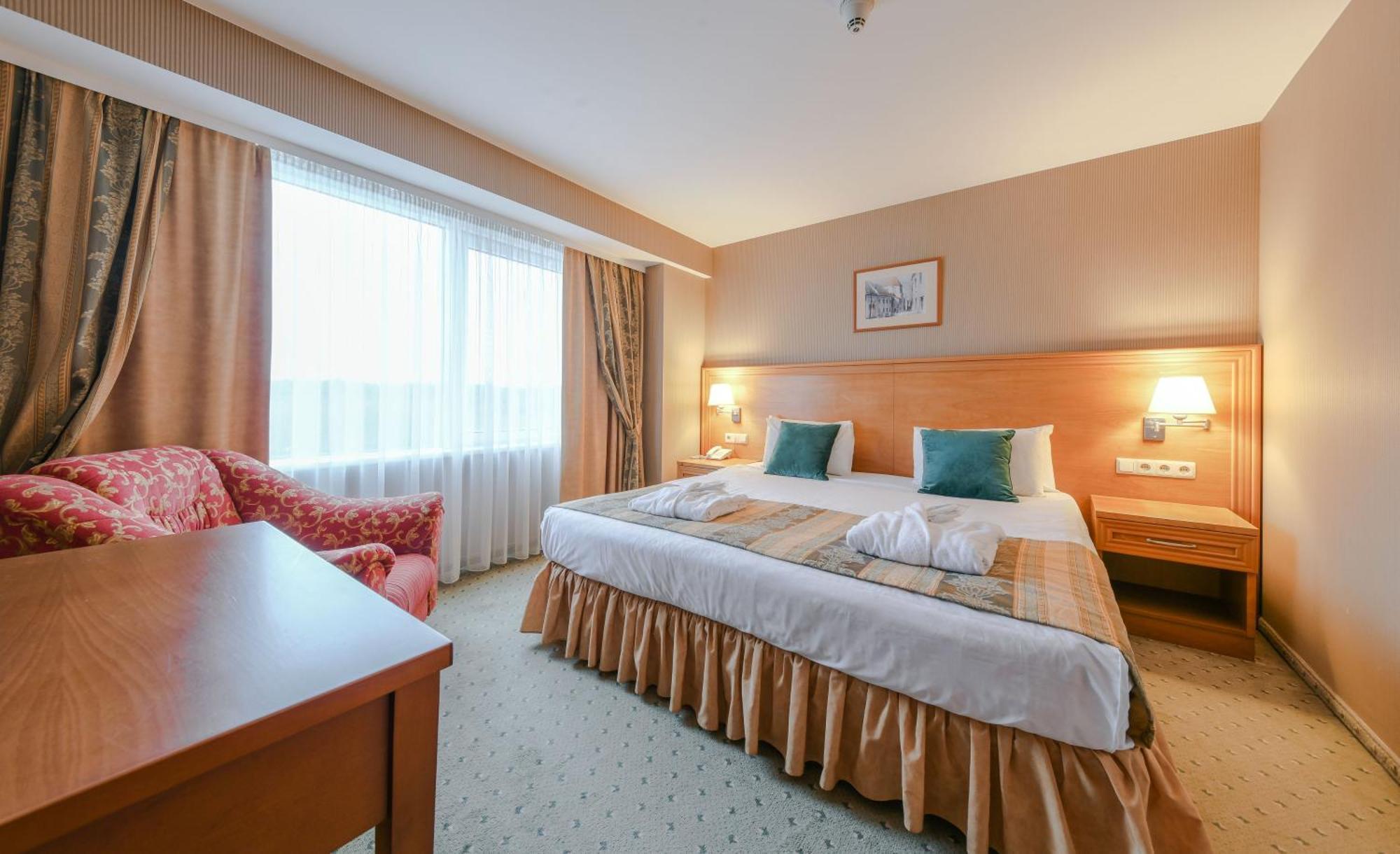 Vilnius Park Plaza Hotel, Restaurant & Terrace, Panorama Bar, Conference & Banquet Center Bagian luar foto