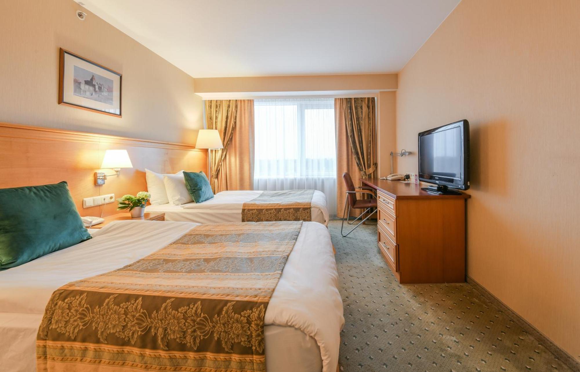 Vilnius Park Plaza Hotel, Restaurant & Terrace, Panorama Bar, Conference & Banquet Center Bagian luar foto
