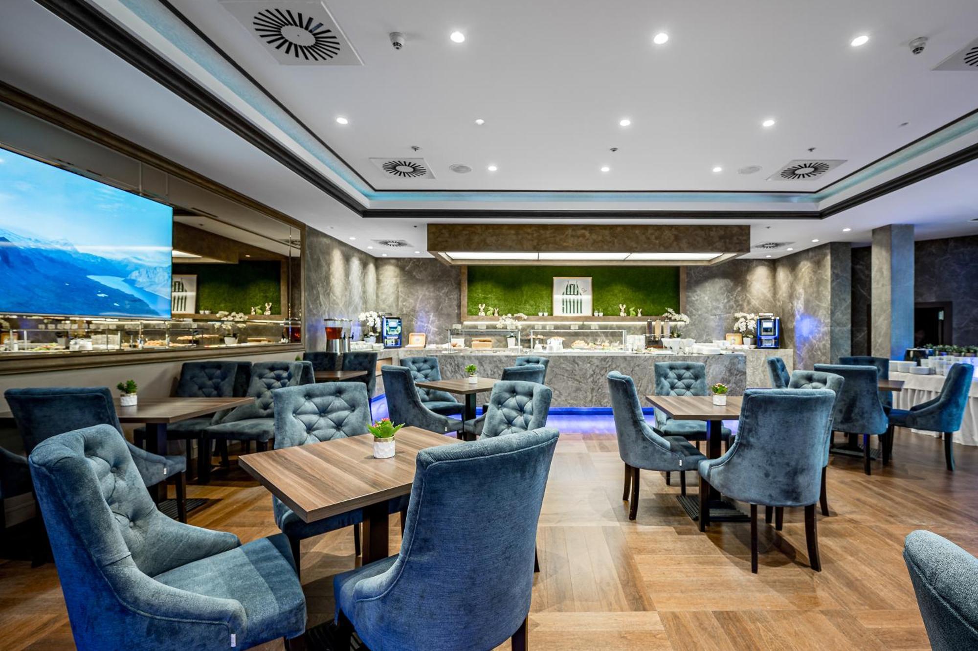 Vilnius Park Plaza Hotel, Restaurant & Terrace, Panorama Bar, Conference & Banquet Center Bagian luar foto