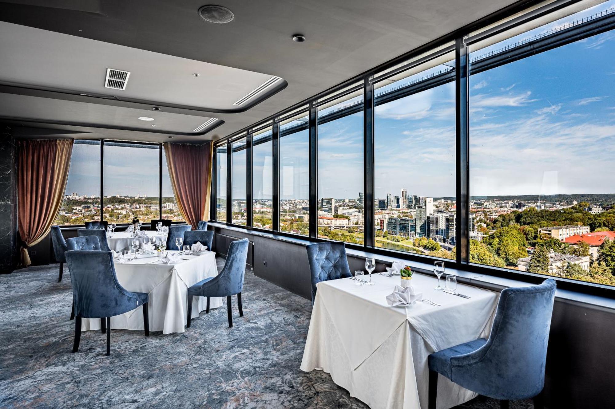 Vilnius Park Plaza Hotel, Restaurant & Terrace, Panorama Bar, Conference & Banquet Center Bagian luar foto