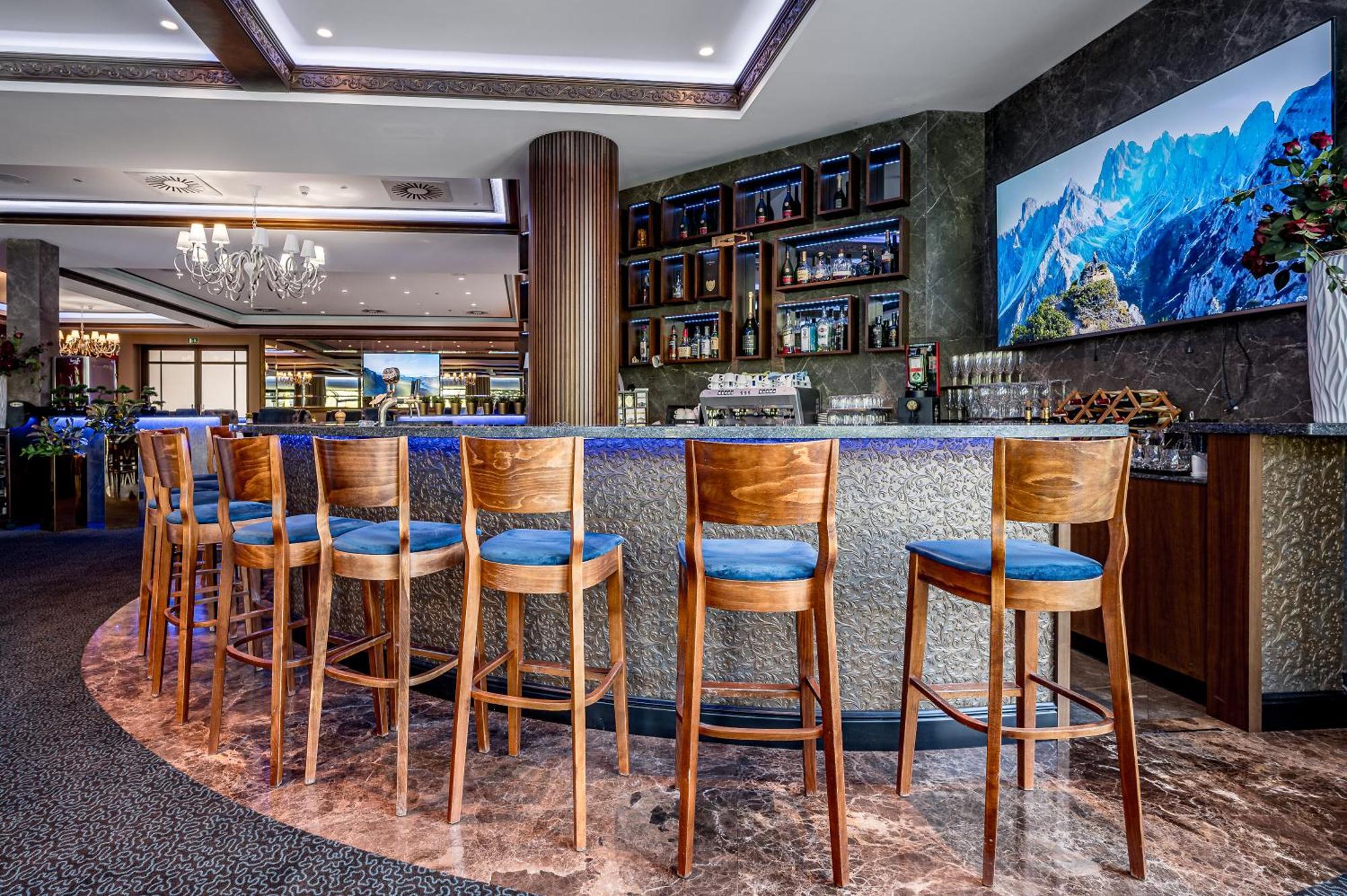 Vilnius Park Plaza Hotel, Restaurant & Terrace, Panorama Bar, Conference & Banquet Center Bagian luar foto