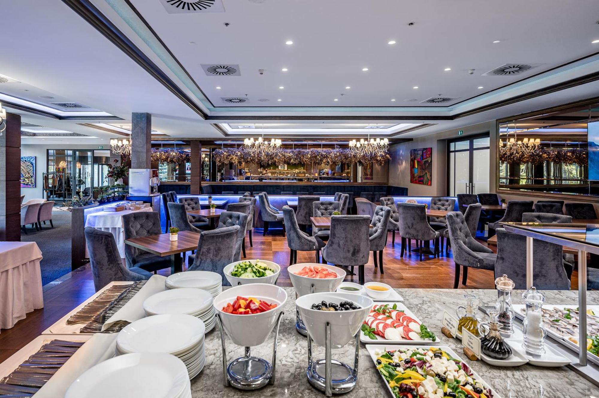 Vilnius Park Plaza Hotel, Restaurant & Terrace, Panorama Bar, Conference & Banquet Center Bagian luar foto