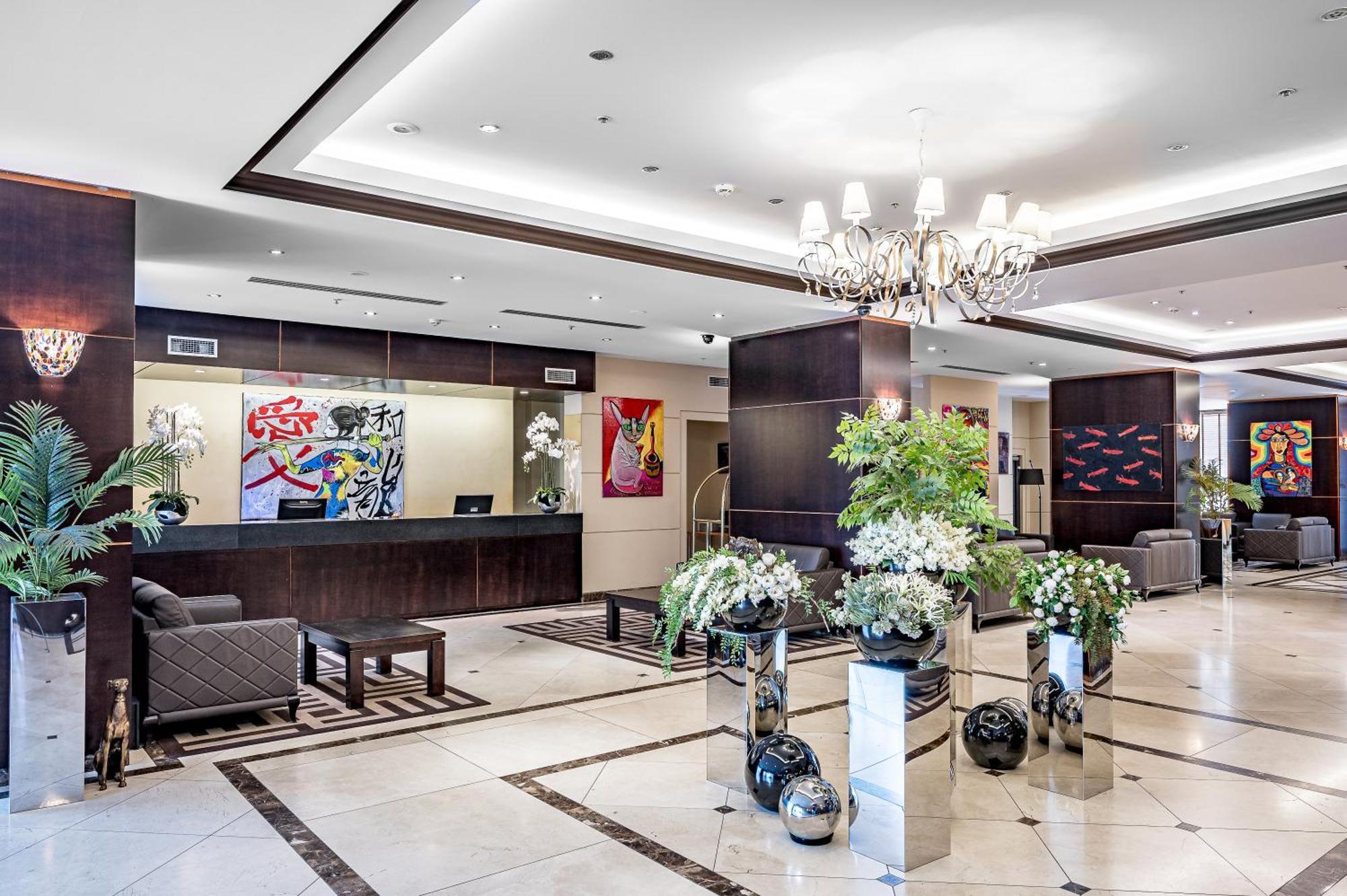 Vilnius Park Plaza Hotel, Restaurant & Terrace, Panorama Bar, Conference & Banquet Center Bagian luar foto