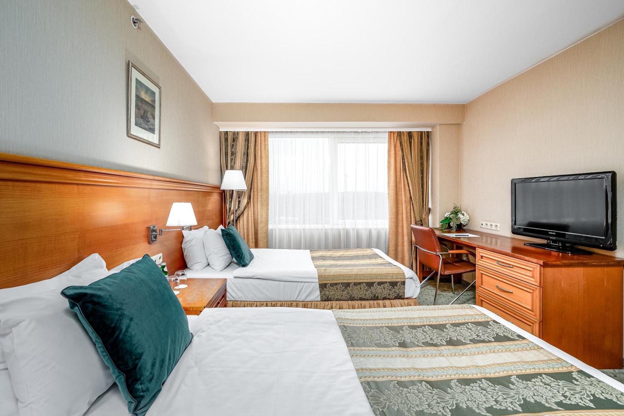 Vilnius Park Plaza Hotel, Restaurant & Terrace, Panorama Bar, Conference & Banquet Center Bagian luar foto