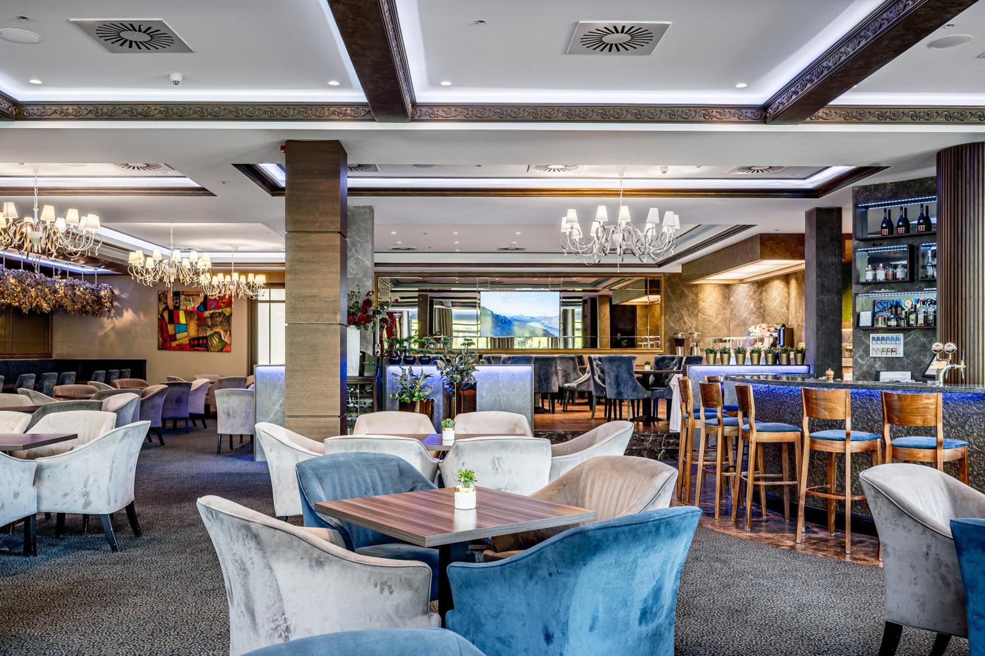 Vilnius Park Plaza Hotel, Restaurant & Terrace, Panorama Bar, Conference & Banquet Center Bagian luar foto