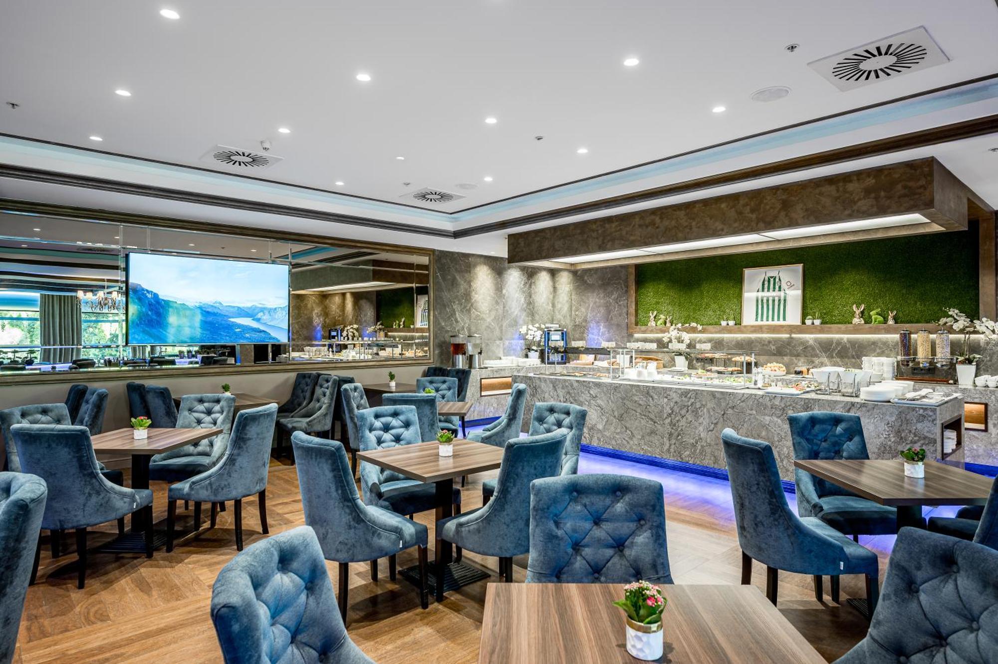 Vilnius Park Plaza Hotel, Restaurant & Terrace, Panorama Bar, Conference & Banquet Center Bagian luar foto