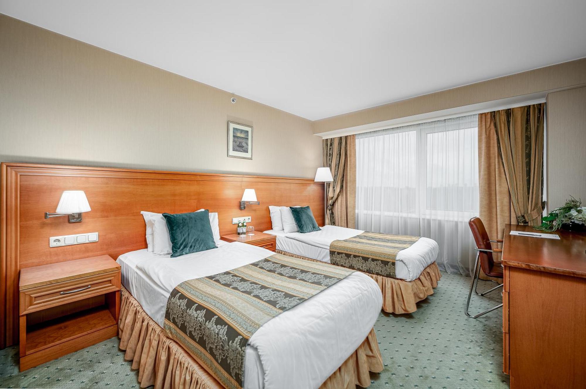 Vilnius Park Plaza Hotel, Restaurant & Terrace, Panorama Bar, Conference & Banquet Center Bagian luar foto