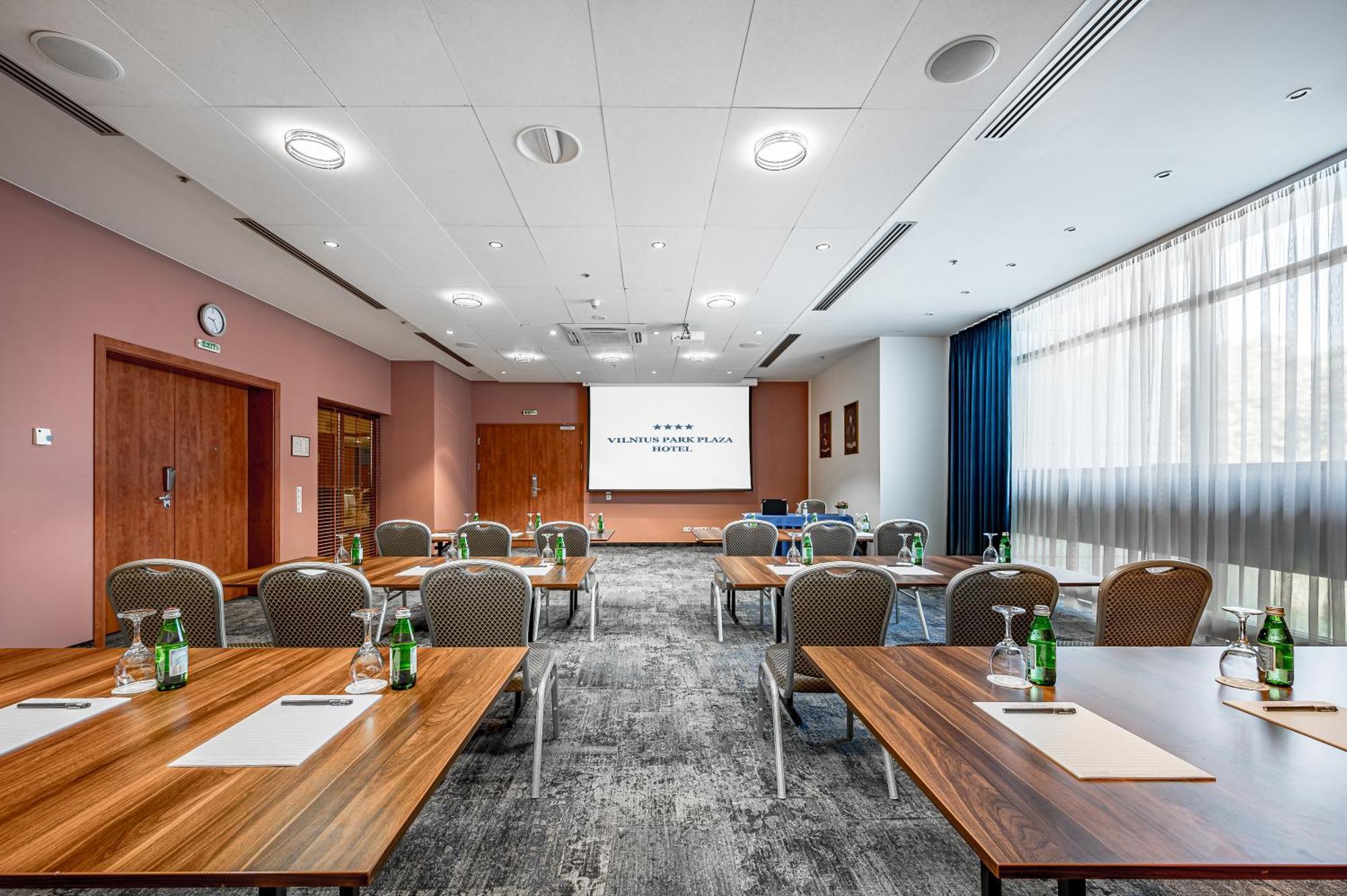 Vilnius Park Plaza Hotel, Restaurant & Terrace, Panorama Bar, Conference & Banquet Center Bagian luar foto