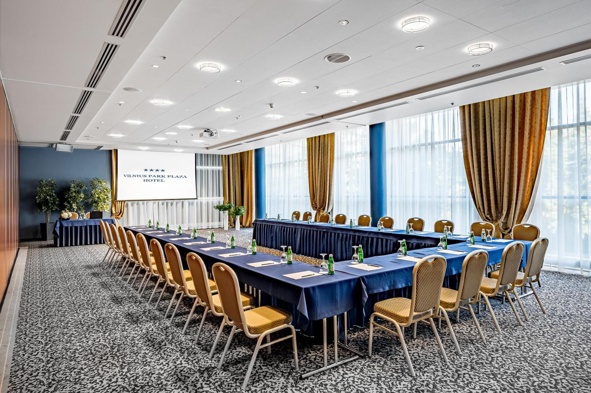 Vilnius Park Plaza Hotel, Restaurant & Terrace, Panorama Bar, Conference & Banquet Center Bagian luar foto