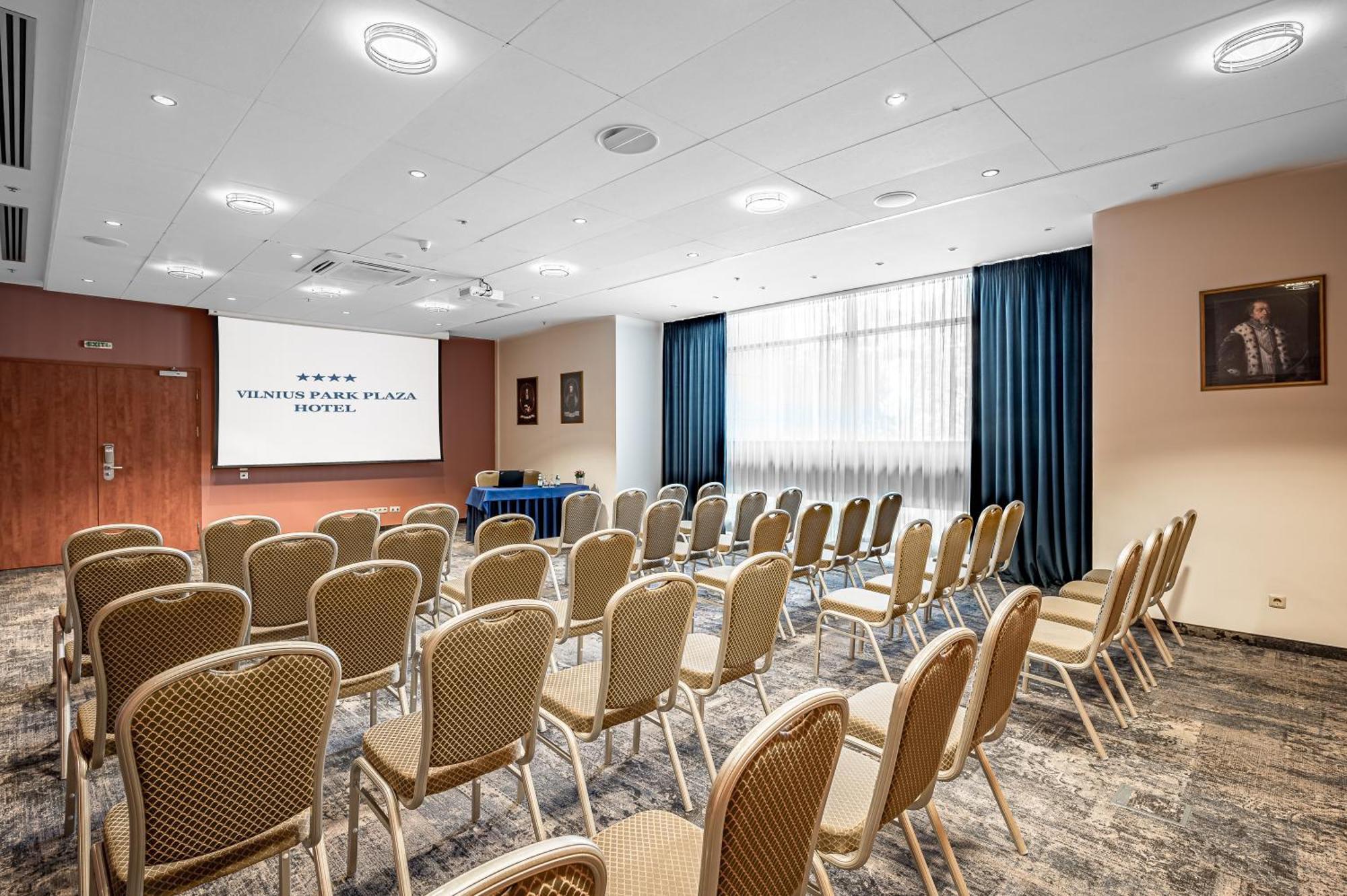 Vilnius Park Plaza Hotel, Restaurant & Terrace, Panorama Bar, Conference & Banquet Center Bagian luar foto