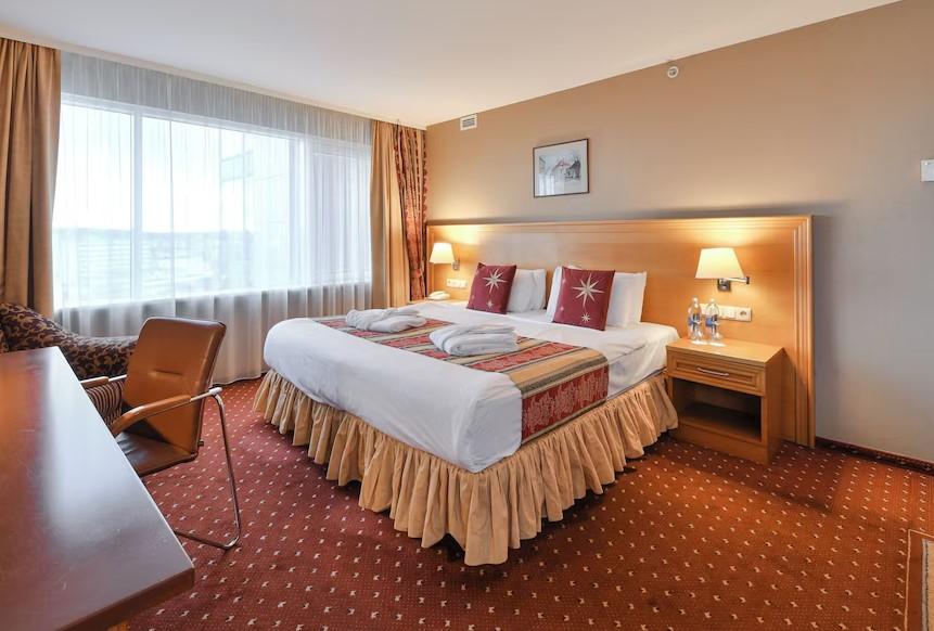 Vilnius Park Plaza Hotel, Restaurant & Terrace, Panorama Bar, Conference & Banquet Center Bagian luar foto