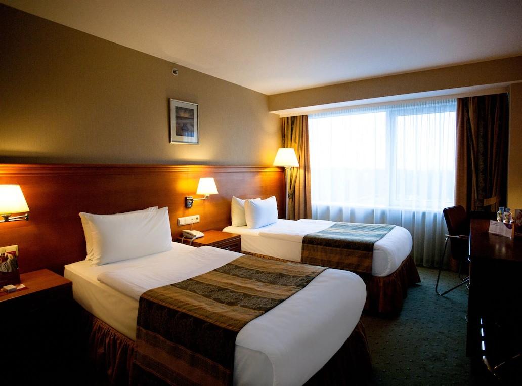 Vilnius Park Plaza Hotel, Restaurant & Terrace, Panorama Bar, Conference & Banquet Center Bagian luar foto